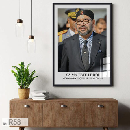 Photo du Roi Mohammed VI jeune avec turban sous cadre. Tableau artistique du souverain du Maroc, portrait royal à vendre