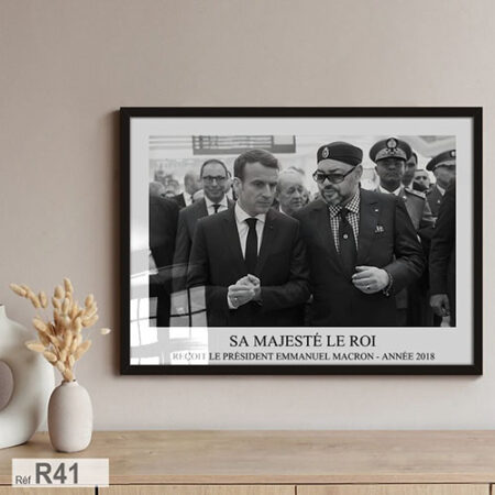 Tableau artistique noir & blanc représentant SM le Roi Mohammed VI et le Président Emmanuel Macron, cadre décorative élégante