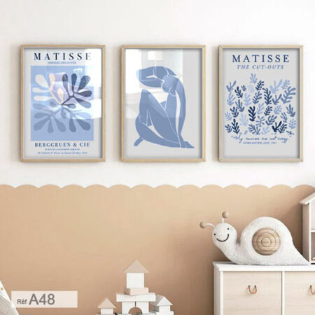 Trois tableaux minimalistes pour un salon moderne et une chambre à coucher, ambiance calme et bleue inspirée de Matisse, panneaux Triptyques salles et maison