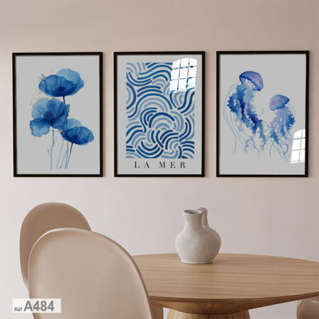 Des affiches murales Triptyque inspirées de la mer, Trois tableaux décoratifs au Maroc, fleurs bleus marine pour chambres et salles de réunion