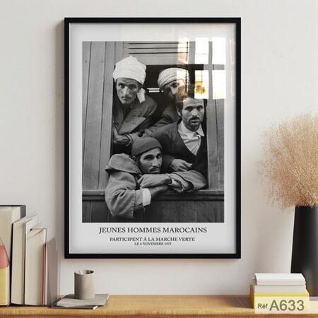 Photo encadrée de Jeunes Hommes Marocains - Marche Verte 1975, Tableau décoratif historique