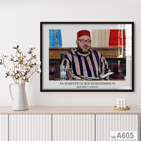 Photo royale : Portrait roi Mohamed 6 avec djellaba traditionnelle marocaine en cadre décoratif personnalisé