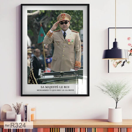 Affiche decorative de SM le roi Mohammed VI vêtu d’un uniforme militaire, Tableau sous vitre & cadre, vente en ligne au Maroc depuis Casablanca