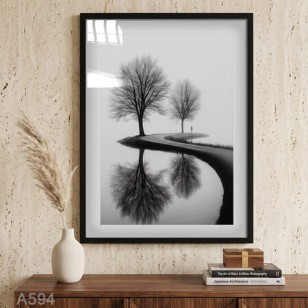 Tableau paysage minimaliste noir et blanc, Arbre en automne zen et reflet sur l'eau – déco murale chambre & bureau, achat en ligne Maroc