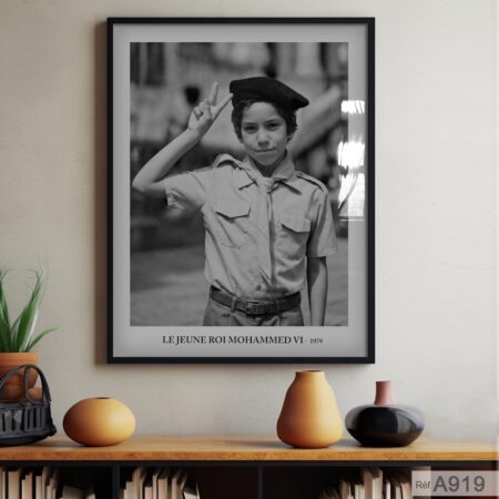 Portrait Noir et blanc du jeune Roi Mohammed VI enfant en 1979, Tableau historique au Maroc