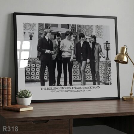 The Rolling Stones Poser, English rock band pendant leurs visite à Tanger - Tableau photographie historique 1967 au Maroc