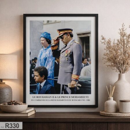 Le roi Hassan II & le prince Mohammed VI en compagnie de la reine Elizabeth II du Royaume-Uni - 1980 , Tableau histoire du Maroc - Wanddekoration Marokko