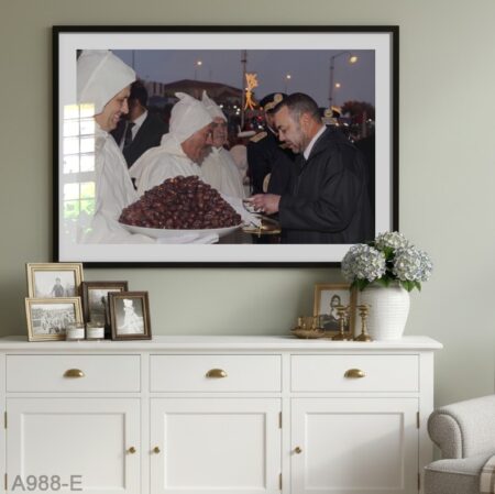 Wall art Frame -Photo roi Mohammed 6 reçu avec du lait & des dattes الملك المغربي يستقبل بالحليب و تمر