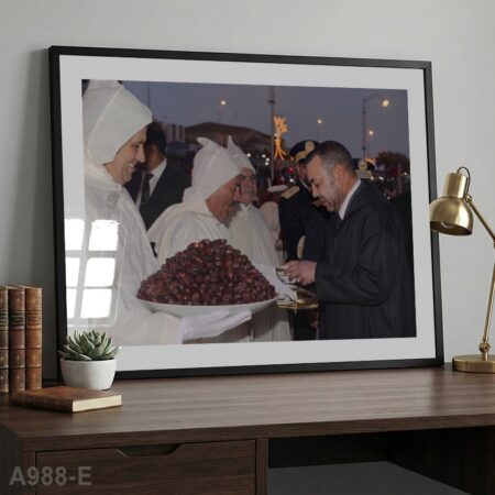 Tableau décoration mural - Roi Mohamed 6 buvant du lait & des dattes لوحة الملك محمد السادس يستقبل حليب مع تمر
