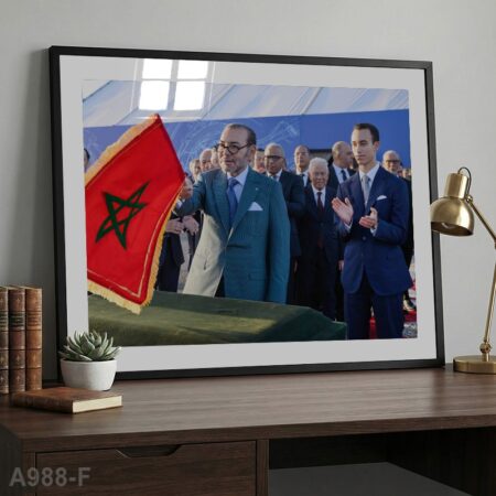 Tableau décoration murale - Roi Mohamed 6 & le prince El Hassan, tient le drapeau national lors d'un cérémonie officielle au Maroc
