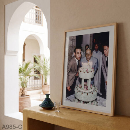 Tableau décoratif pâtisserie Maroc : Roi Hassan II avec les princes Moulay Rachid et Mohammed VI lors d’un anniversaire officiel (Copie)