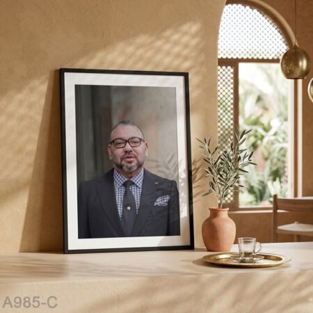 Photo Roi Mohammed VI en costume, Tableaux décoratifs maison & bureau à prix réduit صورة ملكية بإطار