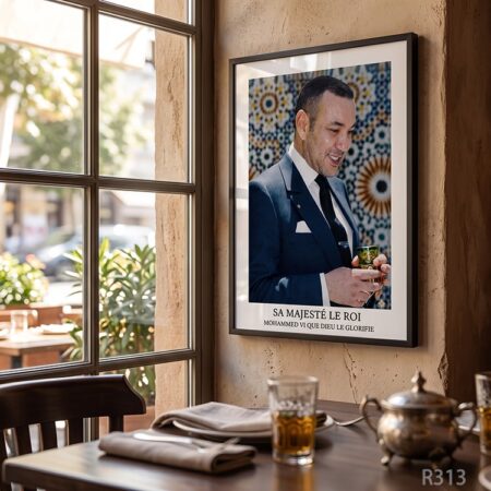 Portrait Roi Mohamed six Tableau décoratif café & salon de thé صورة الملك و فنجان شاي مغربي في اليد